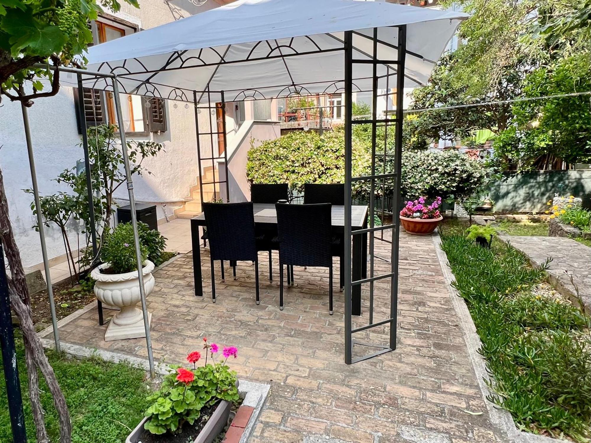 V&V Apartment Пула Екстериор снимка