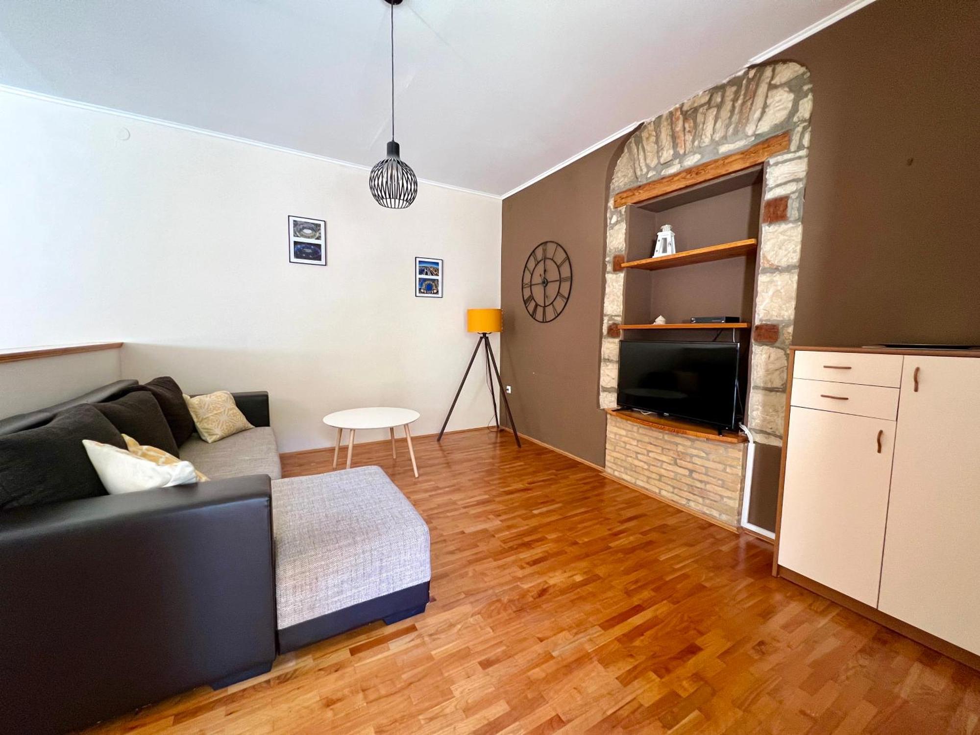 V&V Apartment Пула Екстериор снимка