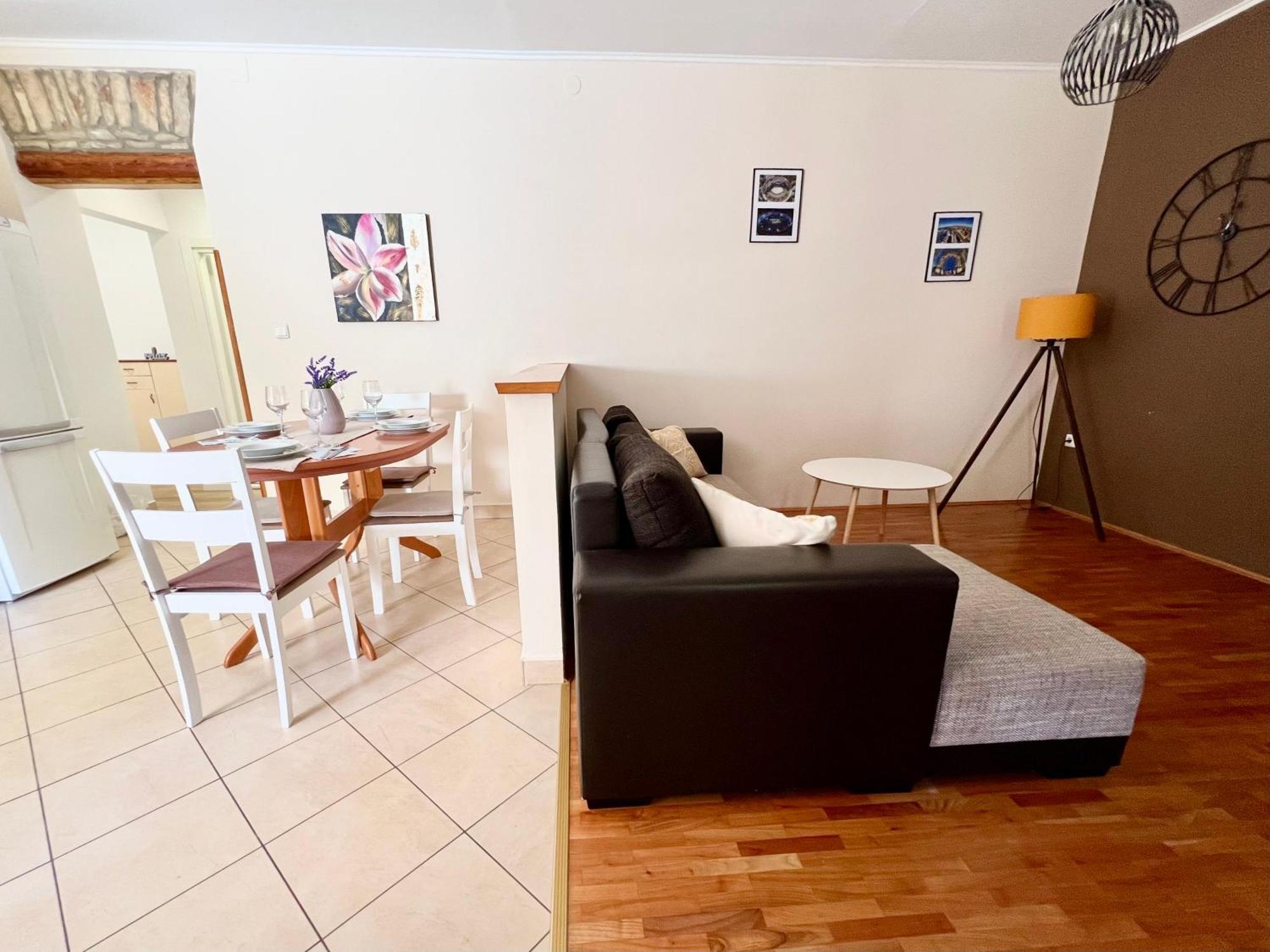V&V Apartment Пула Екстериор снимка