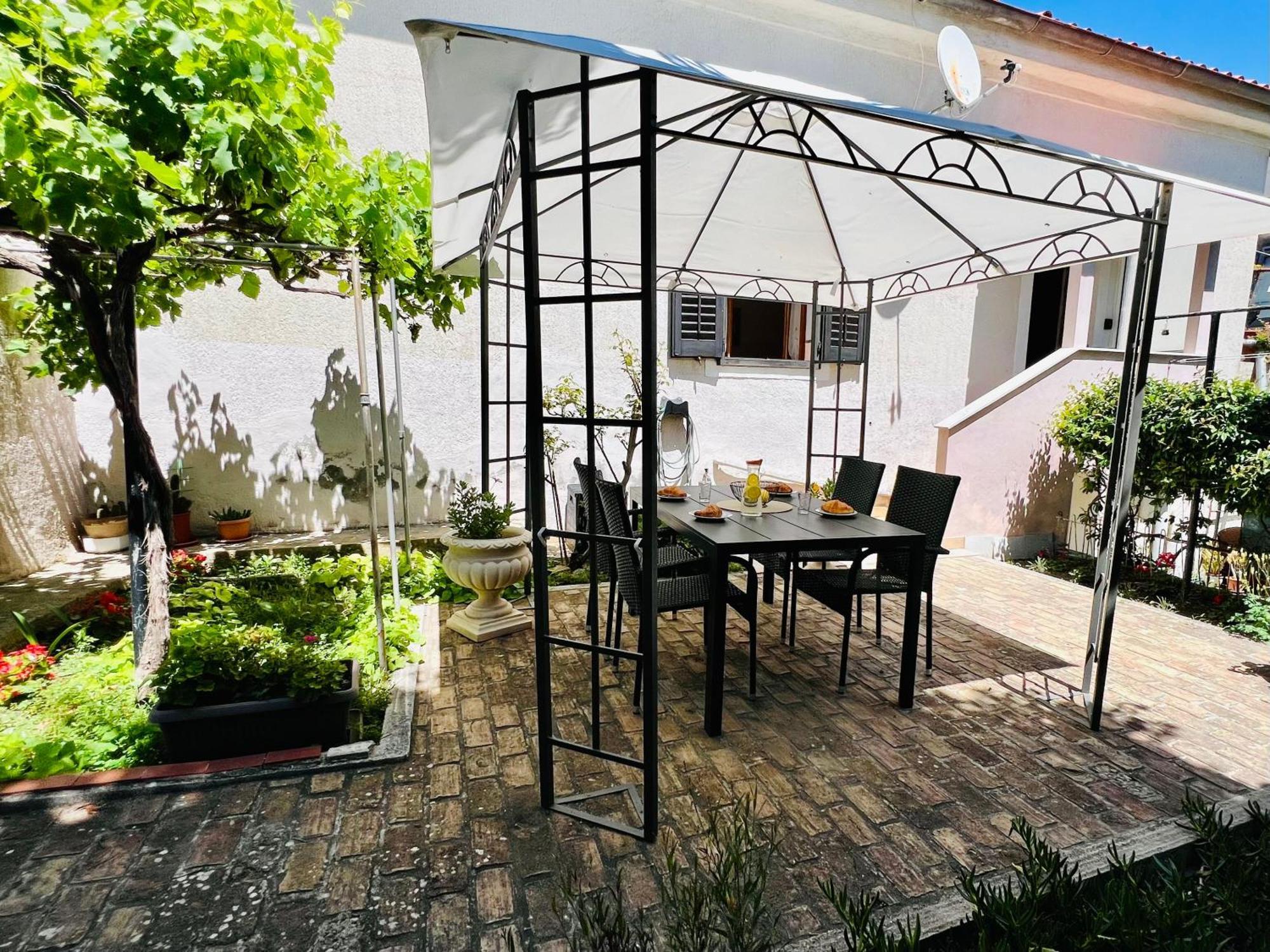 V&V Apartment Пула Екстериор снимка